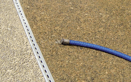 NDS Micro Channel Drain instalado como drenaje de piscina